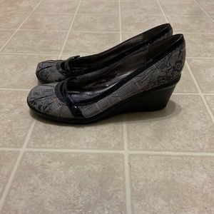 Steve Madden wedge 24 hour price drop!